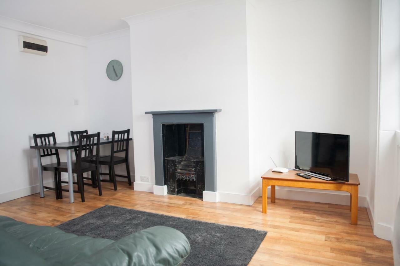 Quire Court Apartment Gloucester Exterior photo